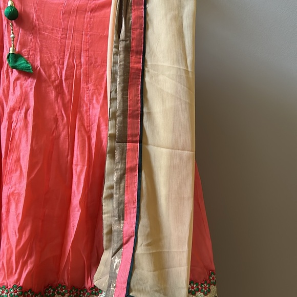 Blouse in dark green chaniya in peach color dupatta in light peach color . - Picture 4 of 4
